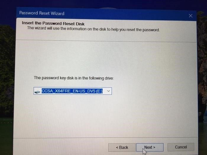 如何用密码重置盘更改忘记的 Windows 10 密码-第5张图片-致知笔记