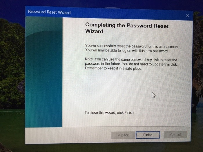 如何用密码重置盘更改忘记的 Windows 10 密码-第7张图片-致知笔记